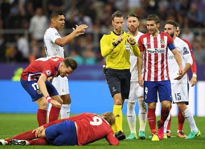 Ông Clattenburg có những quyết định gây tranh cãi ở chung kết Champions League 2016