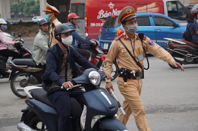 Những tuyến đường dẫn ra Quốc lộ, trục chính, xuyên tâm, nội thị và vành đai của thành phố như đường Nguyễn Xiển, Tố Hữu, Lê Văn Lương, Nguyễn Trãi… Đặc biệt là nút giao Nguyễn Trãi – Nguyễn Xiển, Nguyễn Xiển – Lê Văn Lương. Đây là những nút giao trọng yếu và phức tạp, do có nhiều loại hình phương tiện giao thông lưu thông.