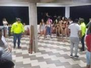 Thế giới - Colombia: Bị bắt vì dự tiệc sex cùng nhiều gái mại dâm, nhận tin &quot;sét đánh&quot; về Covid-19