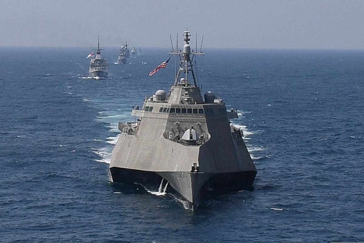 Tàu chiến Mỹ tập trận (ảnh: SCMP)