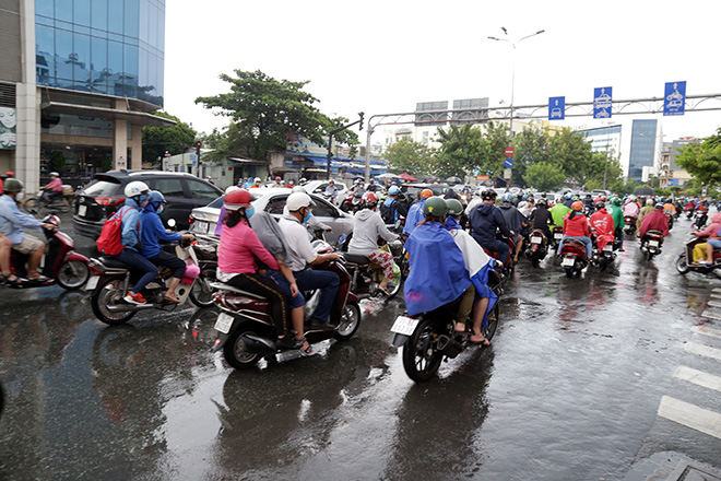 Theo chuyên gia dự báo khí tượng thủy văn, từ nay Nam Bộ sẽ chính thức bước vào mùa mưa, trong đó có TP. HCM và các tỉnh biên giới Tây Nam.