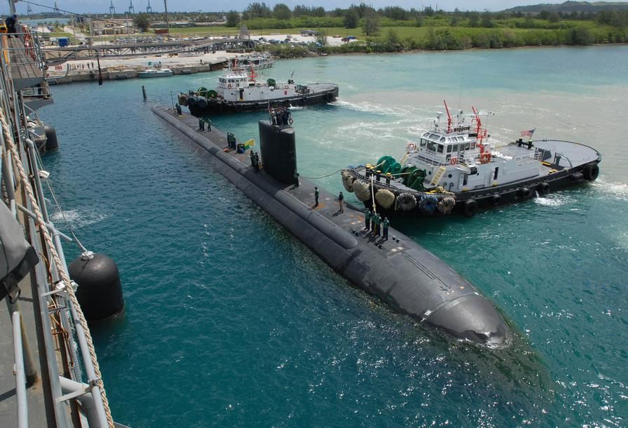 Tàu ngầm Mỹ tại căn cứ quân sự Guam (ảnh: USA Today)