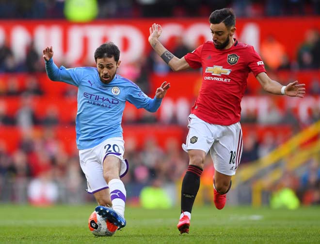 Bernardo Silva (trái) và Bruno Fernandes "cà khịa" nhau vì derby Manchester