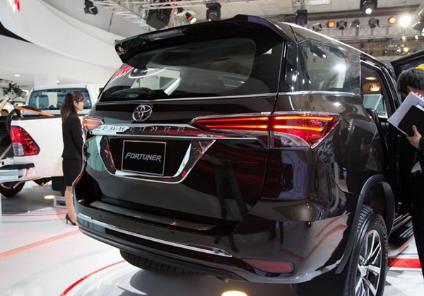 Đuôi xe Fortuner 2020