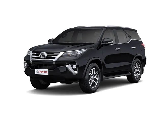 Toyota Fortuner màu đen