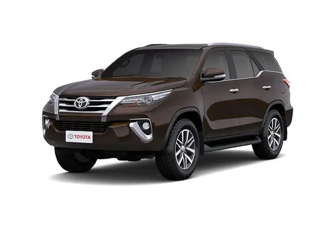 Toyota Fortuner màu nâu