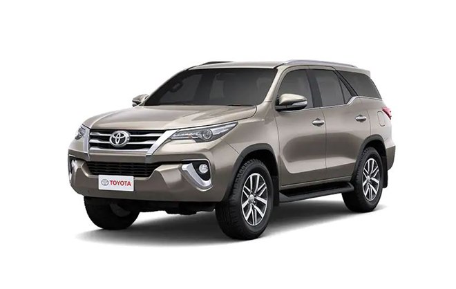 Toyota Fortuner màu nâu nhạt