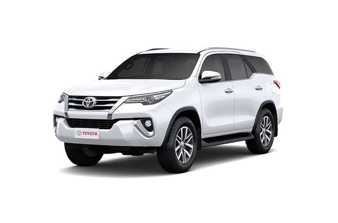 Toyota Fortuner màu trắng