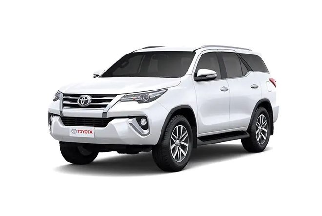 Toyota Fortuner màu trắng ngọc