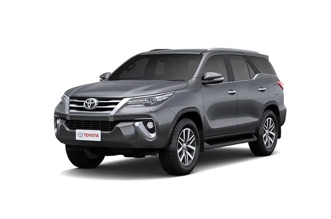 Toyota Fortuner màu xám ghi