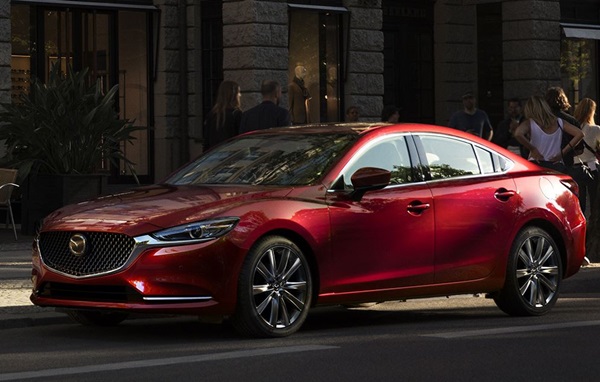 Mazda 6 màu đỏ