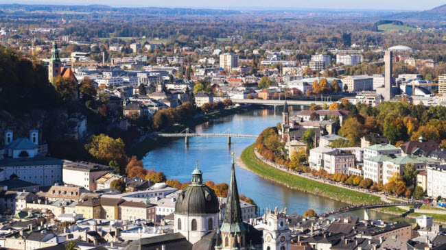 Salzburg, Áo: Thành phố là quê hương của nhà soạn nhạc thiên tài Mozart. Nơi đây cũng nổi tiếng với phong cảnh đẹp và các công trình kiến trúc cổ kính.
