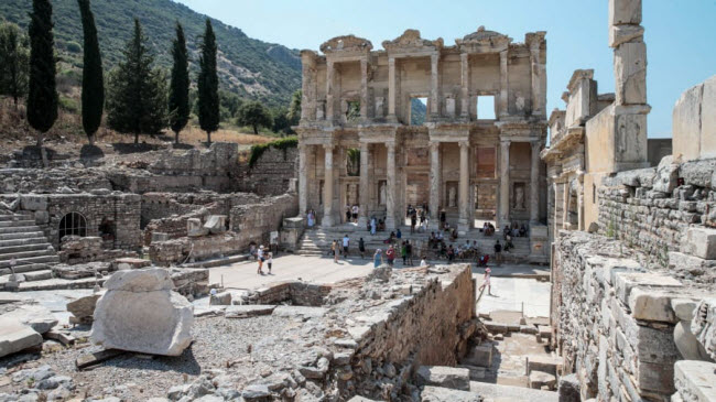 Ephesus, Thổ Nhĩ Kỳ: Đây là thành phố La Mã cổ đại còn nguyên vẹn nhất ở châu Âu.
