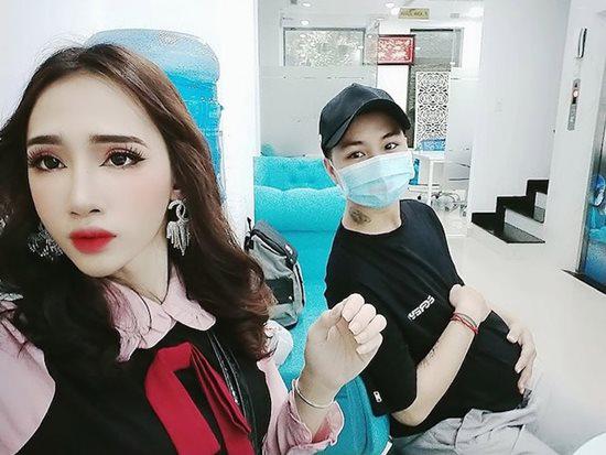 Minh Khang&nbsp;thực chất là người chuyển giới từ nữ sang nam, còn vợ Minh Anh là người chuyển giới từ nam sang nữ.