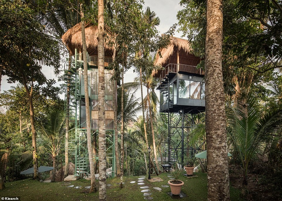 Khách sạn Lift Bali bao gồm 3 cấu trúc tháp cao 12m được thiết kế bởi kiến trúc sư &nbsp;Alexis Dornier.