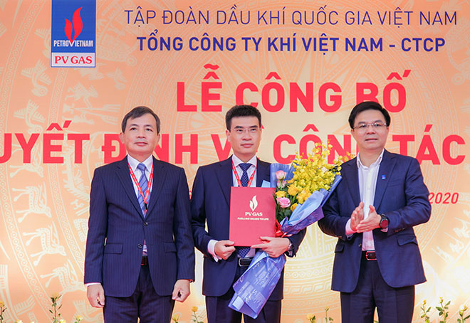 Trao quyết định bổ nhiệm lại cho ông Dương Mạnh Sơn - Thành viên HĐQT, Tổng Giám đốc PV GAS