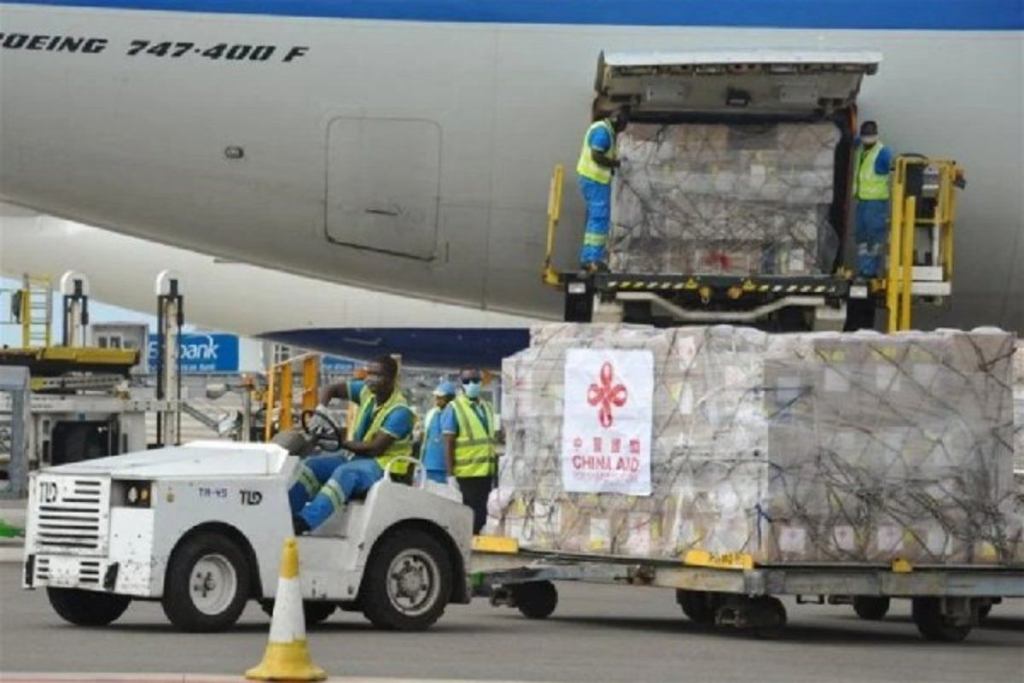Trung Quốc gửi vật tư y tế đến hỗ trợ châu Phi (ảnh: Xinhua)