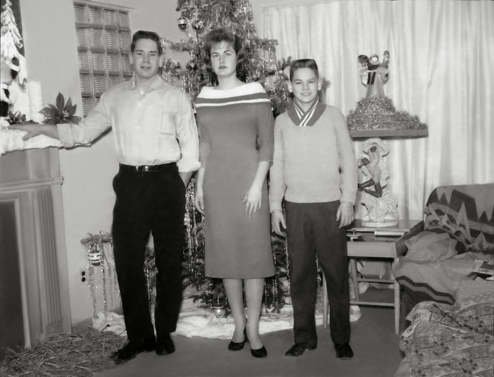 John Norman Collins (ngoài cùng bên phải) chụp ảnh cùng anh chị mình năm 13 tuổi