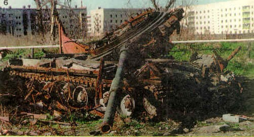 Một chiếc T-80 bị phá hủy trong cuộc chiến Chechnya.