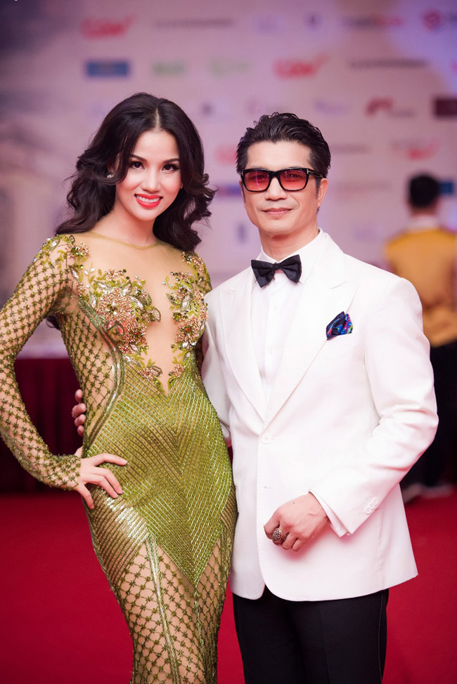 Ngoài cuộc sống đời thường, Dustin Nguyễn có cuộc hôn nhân thứ hai hạnh phúc bên người mẫu Bebe Phạm.
