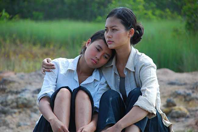 Nữ diễn viên Đỗ Thị Hải Yến gây ấn tượng với vai Sương trong phim "Cánh đồng bất tận", nhất là những cảnh táo bạo diễn cùng Dustin Nguyễn. Nhắc đến Hải Yến, khán giả sẽ nhớ tới các vai diễn có số phận bi kịch trong tình yêu.
