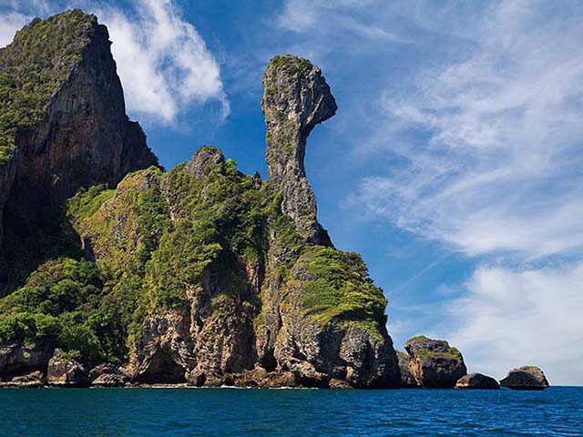 Du lịch - Hòn đảo nhiệt đới kỳ quái ở Thái Lan trông giống như một con gà