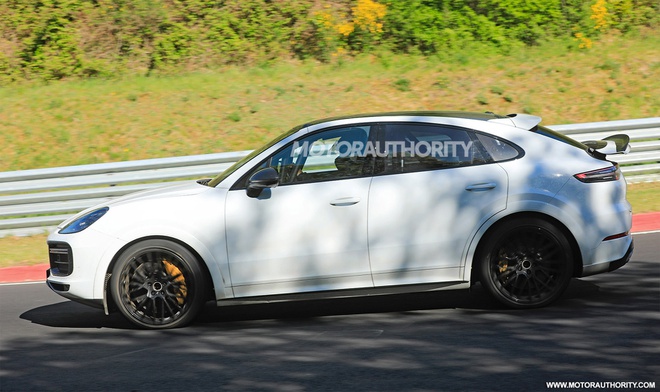 Porsche Cayenne GTS Coupe 2022 chạy thử tại trường đua Nurburgring - 2