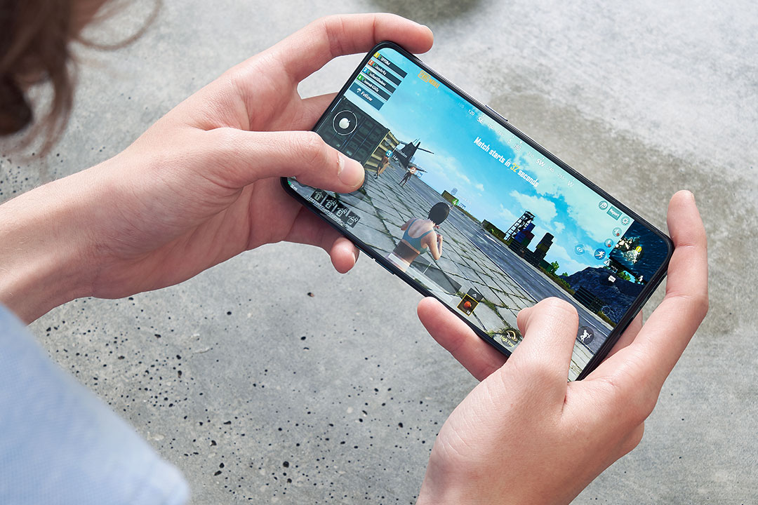 Những smartphone không chỉ rẻ mà pin còn ngon, thích hợp chơi game hơn iPhone 12 - 1