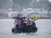 Thế giới - Siêu bão mạnh nhất trong một thập kỷ ập vào Ấn Độ và Bangladesh, it nhất 9 người chết