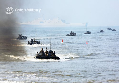 Thiết giáp Trung Quốc diễn tập năng lực đổ bộ, chiếm đảo.
