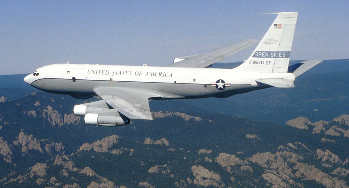 Máy bay Boeing OC-135B Mỹ dùng để do thám theo hiệp ước.