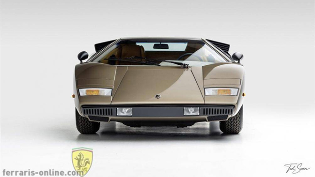 Lamborghini Countach sở hữu hình dáng vuông vức và thấp, dài với phần kính chắn gió thoải
