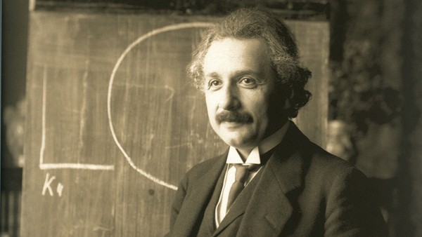 Theo Einstein, cái đầu của ông chính là phòng thí nghiệm.