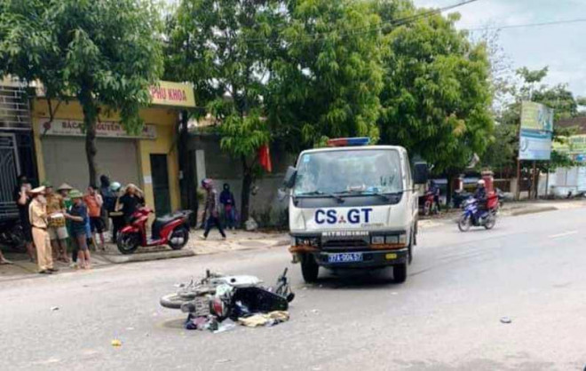 Đoạn đường xảy ra vụ tai nạn giữa xe máy và xe CSGT. Ảnh: SL.