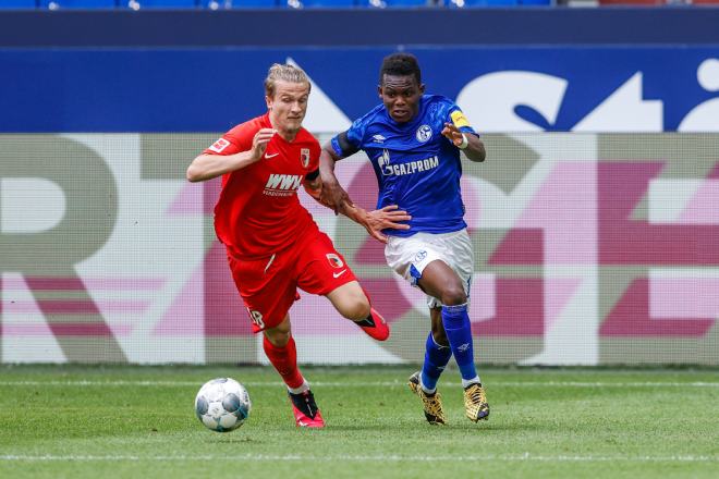 Schalke thảm bại trước&nbsp;Augsburg trên sân nhà