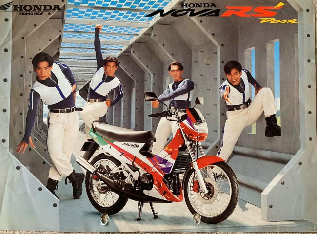 Chính vì thế Honda Nova Dash 125 ở Thái Lan được mệnh danh là “King of Sport Family” (Ông vua của gia đình xe côn tay thể thao), còn ở Việt Nam mẫu xe côn tay này được dân chơi ví như là “Đứa con của gió”.
