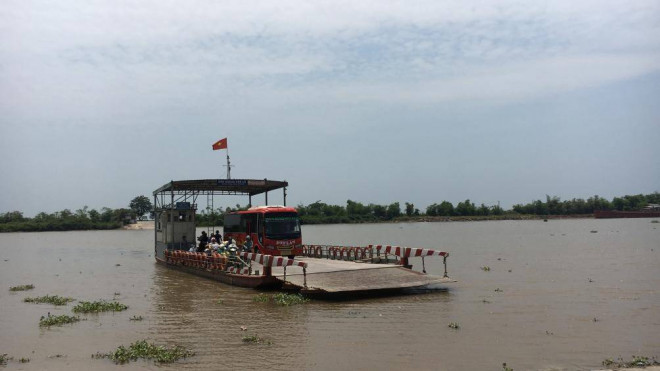 Trước khi cầu Thịnh Long được đưa vào khai thác, phương tiện và người dân hai huyện Hải Hậu, Nghĩa Hưng muốn đi lại, giao thương chỉ có cách đi qua phà Thịnh Long, phà Phú Lễ hoặc phải đường vòng bằng đường bộ