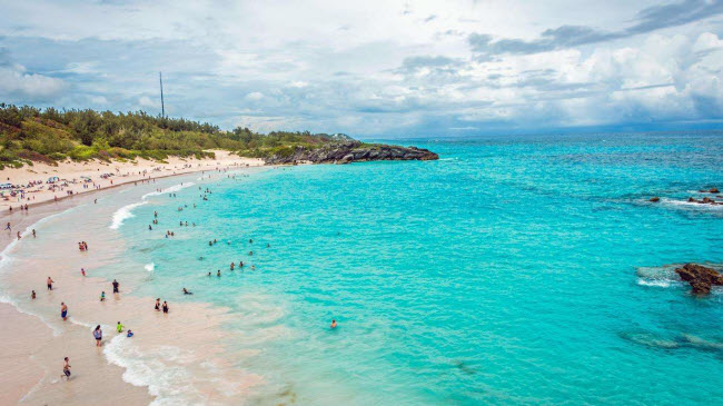 Horseshoe Bay, Bermuda: Nằm ở địa điểm hẻo lánh trên đảo quốc Bermuda, Horseshoe Bay là một trong những bãi biển được chia sẻ nhiều nhất trên mạng xã hội Instagram.
