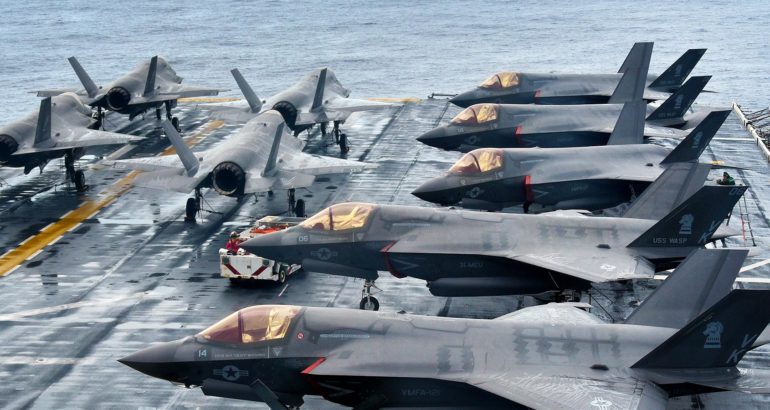 9 tiêm kích F-35B hiện diện trên boong tàu đổ bộ USS Wasp của Mỹ.