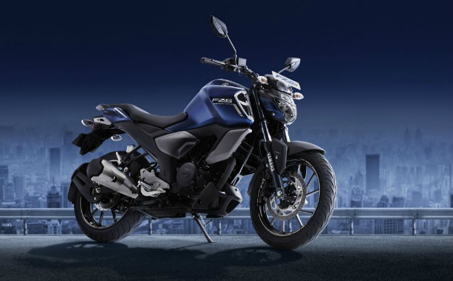 3. Tiếp theo trong danh sách này là Yamaha FZ-S 150 với lợi thế bộ động cơ đơn xylanh SOHC, công nghệ Blue Core, đạt mức tiêu thụ xăng ở đánh giá thử nghiệm là 58,8 km/l, ở môi trường đô thị là 51,7 km/l và ở điều kiện chạy với tốc độ đều đặn lý tưởng nhất là 73,9 km/l.