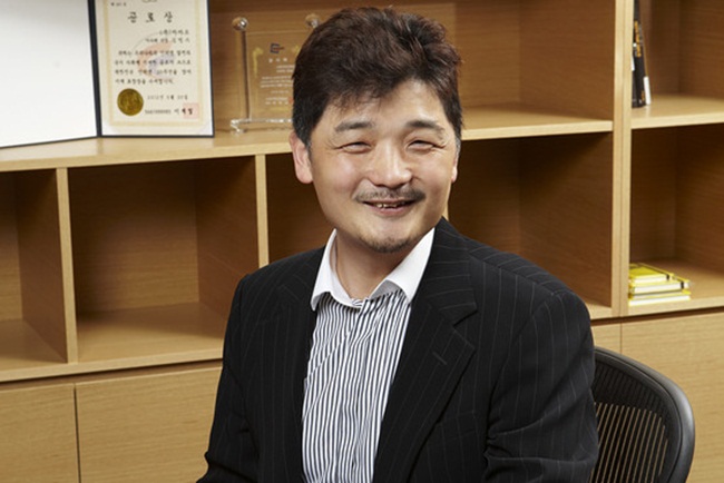 Kakao Talk được ra mắt năm 2010, đến nay nó đã thực sự phổ biến tại Hàn Quốc. CEO của Kakao nói trong cuộc họp gần đây cho hay, khi Covid-19 bùng phát, thời gian người sử dụng ứng dụng KakaoTalk nhiều và tăng theo tuần.

