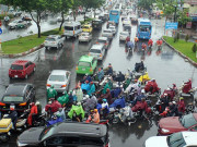 Tin tức trong ngày - Mưa trắng trời sáng đầu tuần, ngàn người “chôn chân” vì Sài Gòn kẹt xe tứ bề