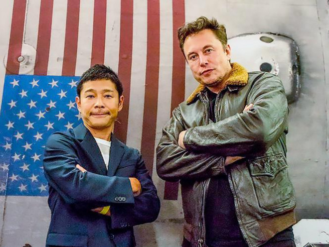 Maezawa (trái) và Elon Musk (phải). Ảnh: BI