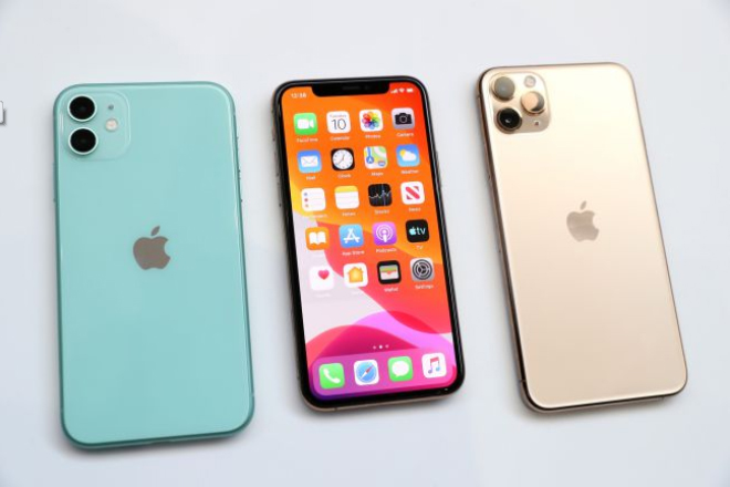 iPhone 11 chỉ có camera sau kép còn iPhone 11 Pro/ iPhone 11 Pro Max có 3 camera sau.