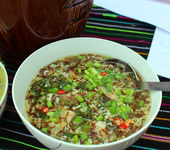 Độc lạ món kiến vàng dành cho khách quý - 2