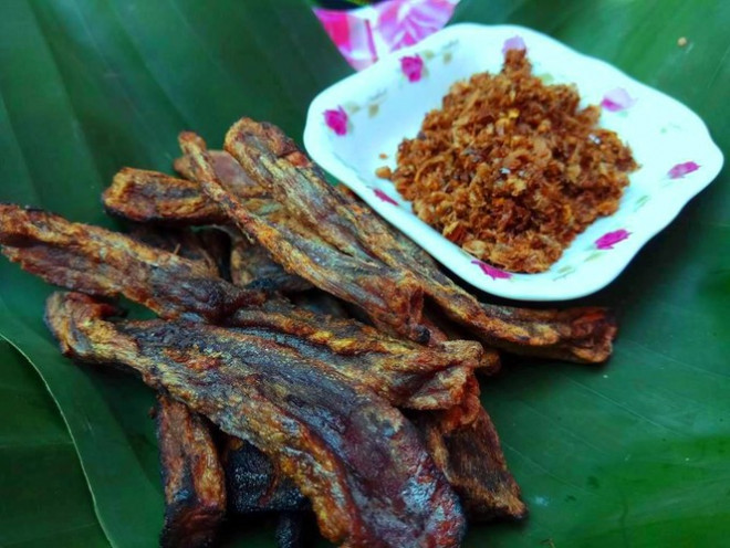 Độc lạ món kiến vàng dành cho khách quý - 3