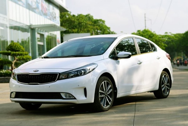 Kia Cerato đời cũ năm 2017 màu trắng