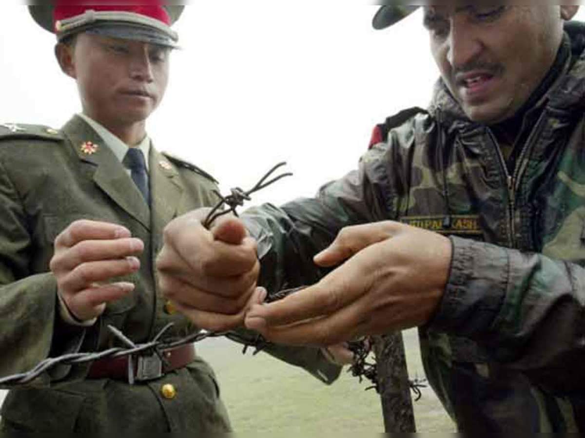 Binh sĩ Trung Quốc và Ấn Độ tại khu vực biên giới (ảnh: Bloomberg)