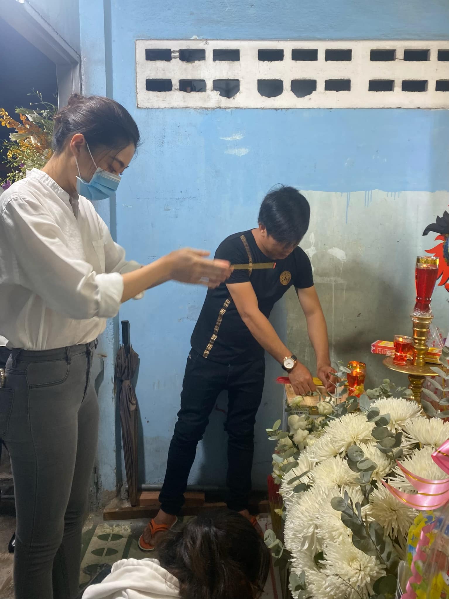 Hoa hậu Lương Thuỳ Linh làm điều đặc biệt cho gia đình nam sinh lớp 6 bị cây đè tử vong - 1