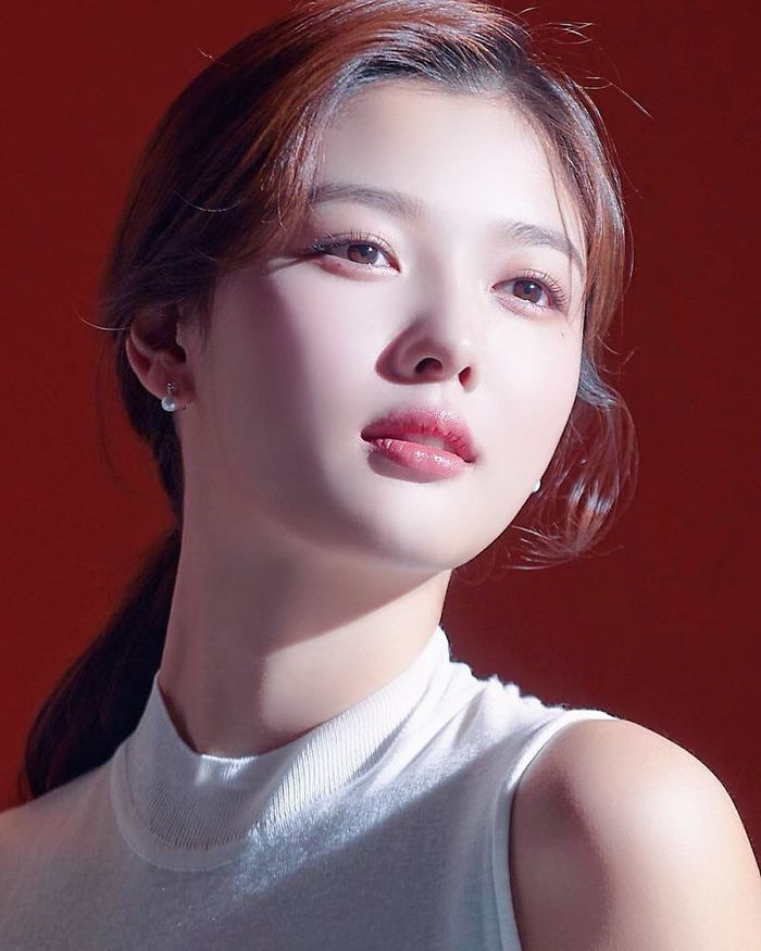 Kim Yoo Jung nổi tiếng từ tấm bé, là ngọc nữ được người Hàn Quốc nâng niu.